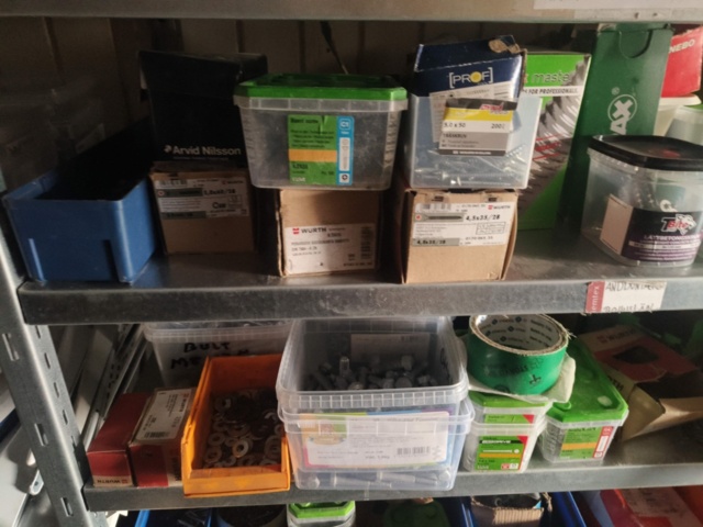 1400975-4 Parti med låstillbehör och skruv