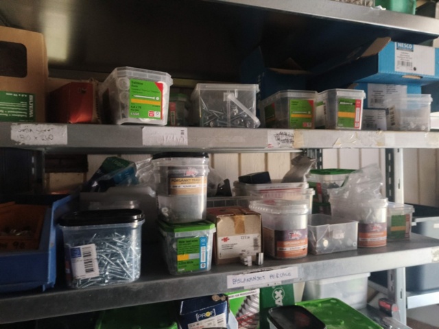 1400975-5 Parti med låstillbehör och skruv