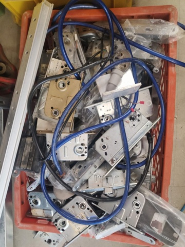 1400975-9 Parti med låstillbehör och skruv