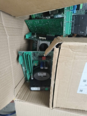 1400975-12 Parti med låstillbehör och skruv