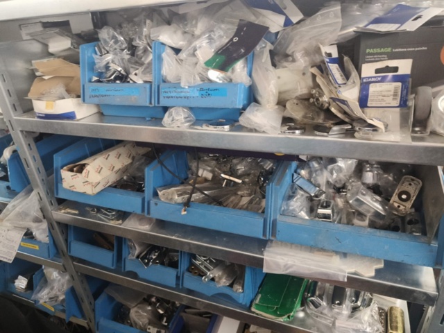 1400975-13 Parti med låstillbehör och skruv