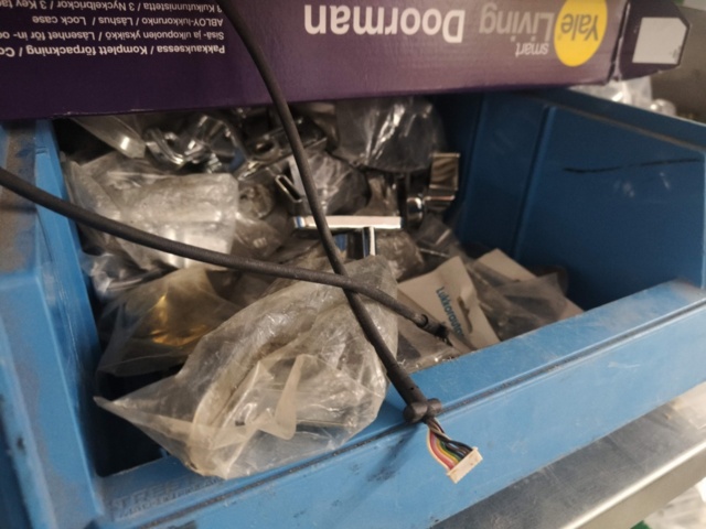 1400975-17 Parti med låstillbehör och skruv