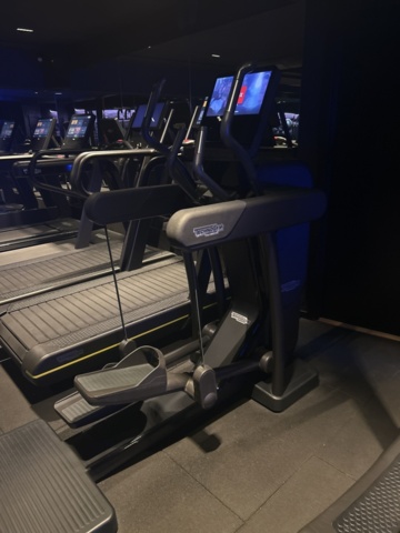 1429922-1 Cross-trainer Technogym