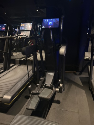 1429922-2 Cross-trainer Technogym