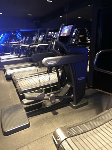 1429922-8 Cross-trainer Technogym