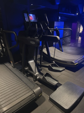 1429922-15 Cross-trainer Technogym