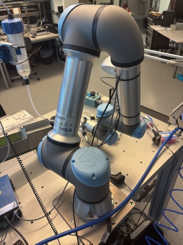 1308746-1 Industrirobot med styrenhet och kontrollpanel - Universal Robots UR5e