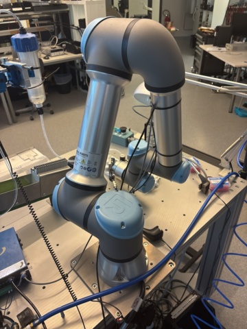 1308746-2 Industrirobot med styrenhet och kontrollpanel - Universal Robots UR5e