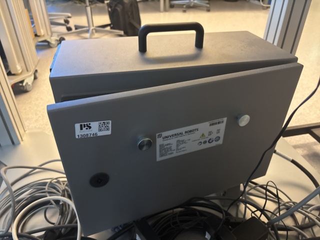 1308746-7 Industrirobot med styrenhet och kontrollpanel - Universal Robots UR5e