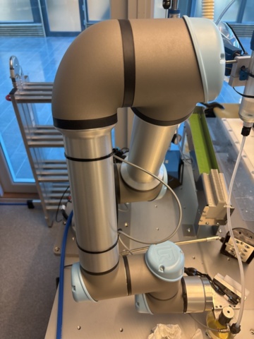 1308746-12 Industrirobot med styrenhet och kontrollpanel - Universal Robots UR5e