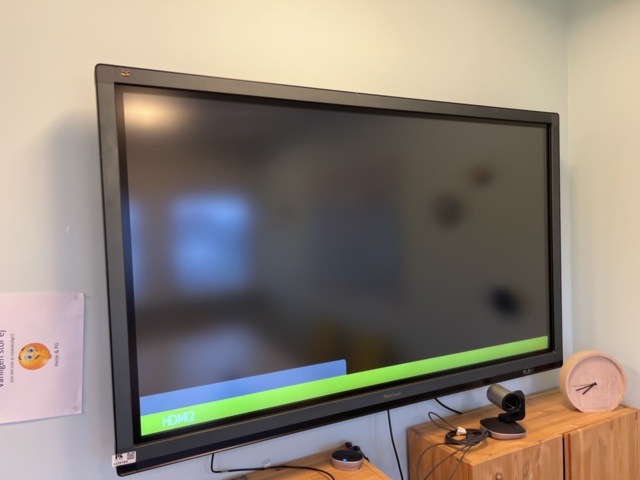 1420184-3 Conference equipment - screen and Logitech video conferencing system