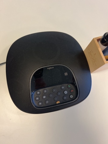 1420184-4 Conference equipment - screen and Logitech video conferencing system