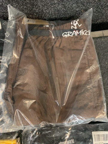 1432108-10 9 st klädesplagg, Strl M