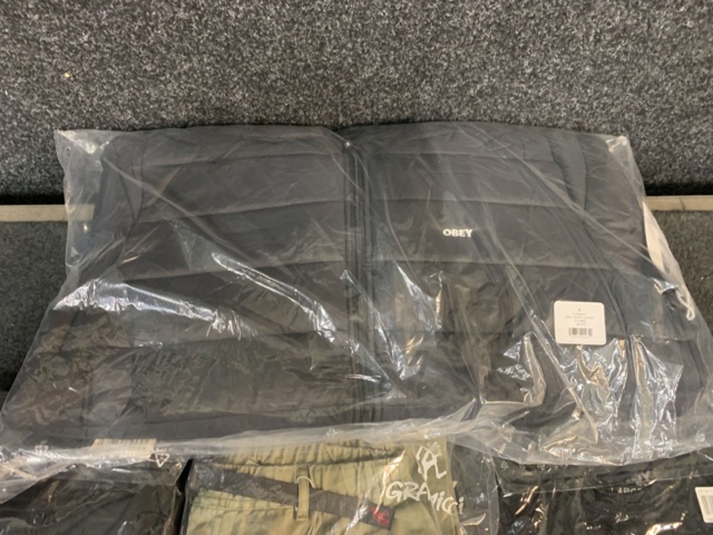 1432119-8 7 st klädesplagg, Strl L