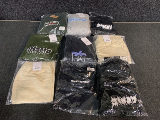 1432122-1 9 st klädesplagg, Strl L