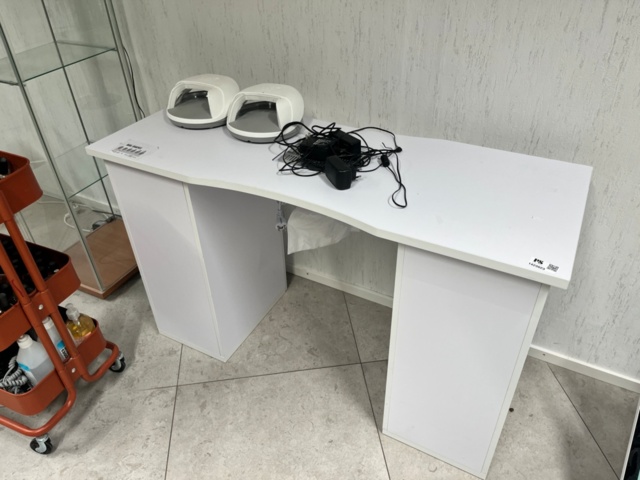 1423923-2 Inredning till nagelsalong, möbler, maskiner, tillbehör