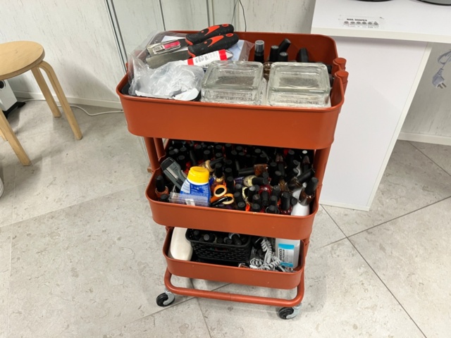 1423923-5 Inredning till nagelsalong, möbler, maskiner, tillbehör