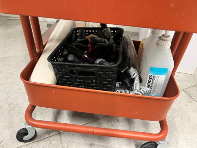 1423923-6 Inredning till nagelsalong, möbler, maskiner, tillbehör