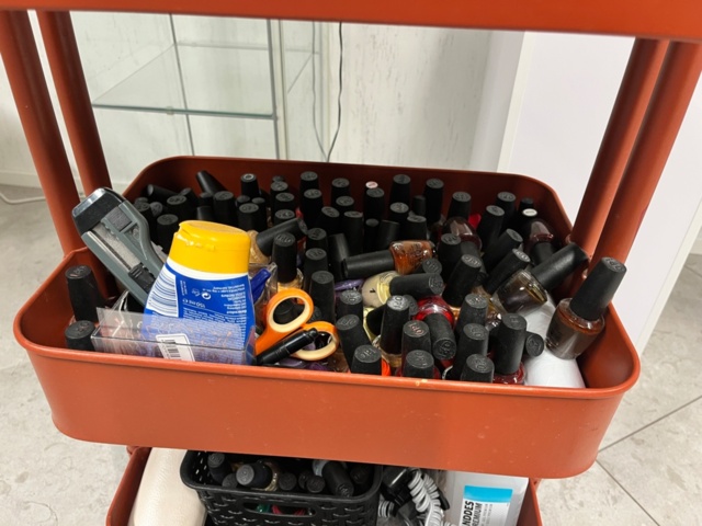 1423923-7 Inredning till nagelsalong, möbler, maskiner, tillbehör