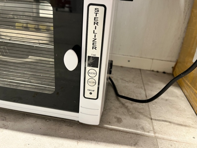 1423923-18 Inredning till nagelsalong, möbler, maskiner, tillbehör