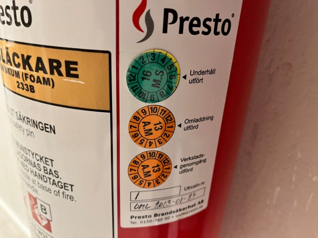 1423925-3 2st brandsläckare, skum och kolsyra