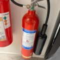 1423925-4 2st brandsläckare, skum och kolsyra