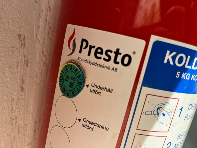 1423925-5 2st brandsläckare, skum och kolsyra