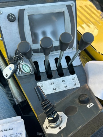 1344183-11 Fyrvägstruck Combilift CBE3000, årsmodell 2017