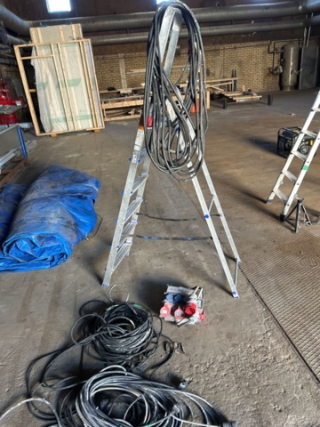 1378301-1 Ladder, construction center and cabling