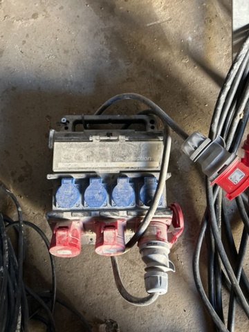 1378301-7 Ladder, construction center and cabling