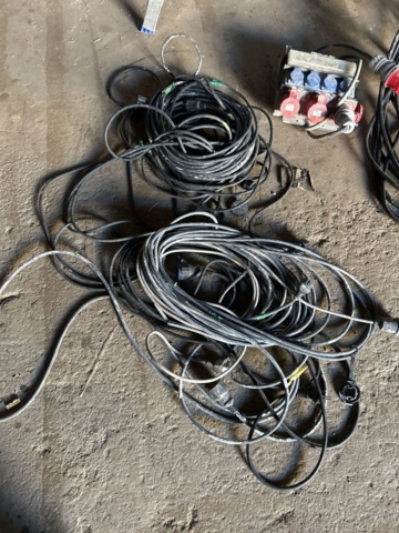 1378301-8 Ladder, construction center and cabling