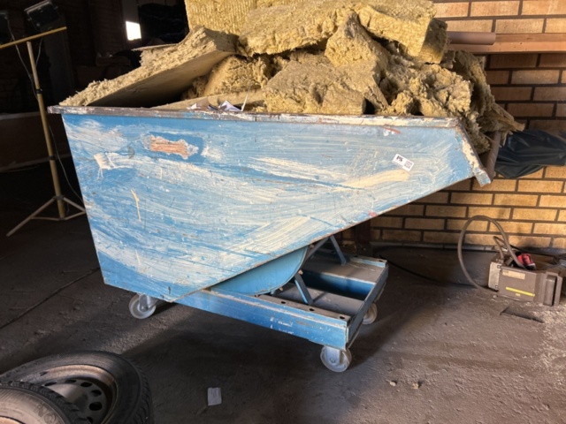Tipping container on wheels - PS Auction - We value the future ...