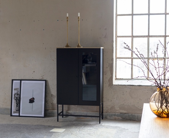 1434519-1 Edge skåp i svart högtryckslaminat (HPL)