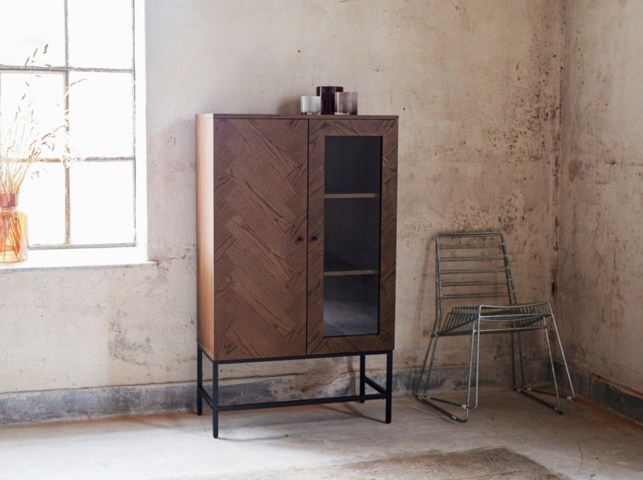 1434522-2 Edge vitrinskåp i smoked oak