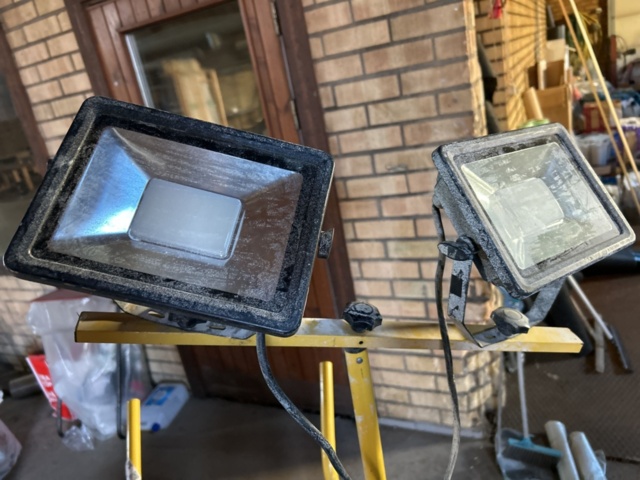 1267738-3 Säckkärra, dammsugare och belysningsmast