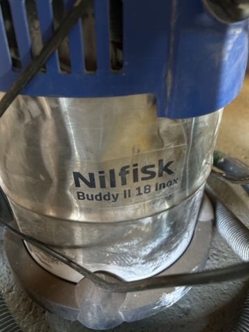 1267738-8 Säckkärra, dammsugare och belysningsmast