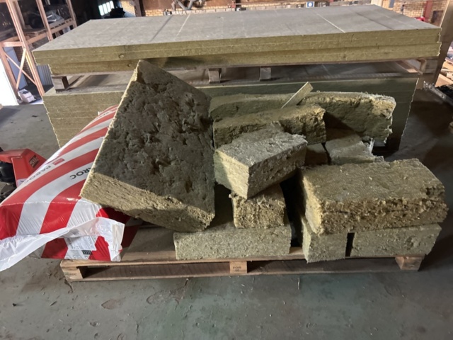 1267742-5 Isolering 14 st västkustskivor samt övrigt material