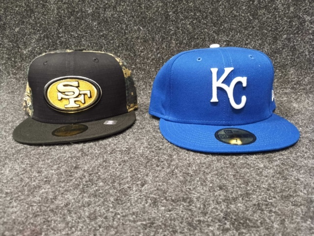 1433358-3 4 st Kepsar New Era, strl 7 1/2 (59,6 cm)