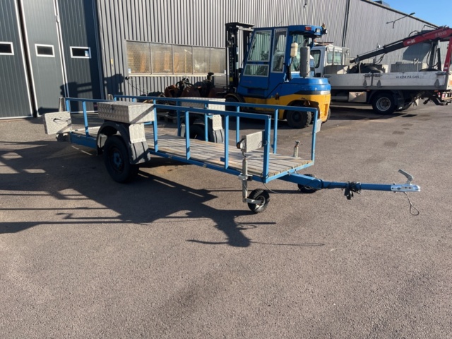 1351343-3 Materialsläp