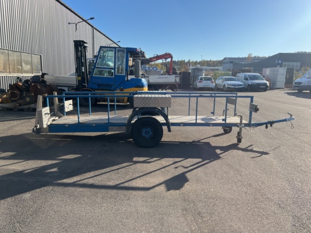 1351343-4 Materialsläp