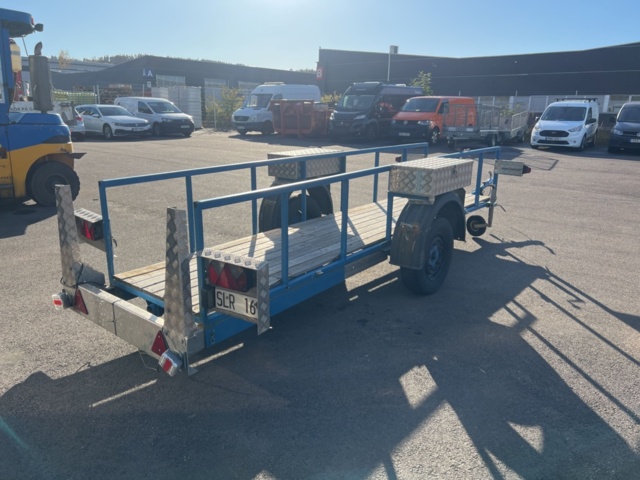 1351343-5 Materialsläp