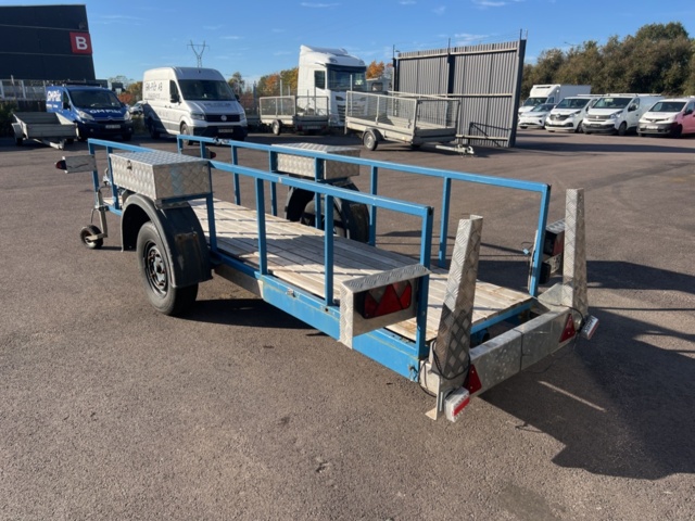 1351343-7 Materialsläp