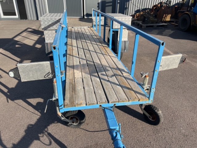 1351343-17 Materialsläp