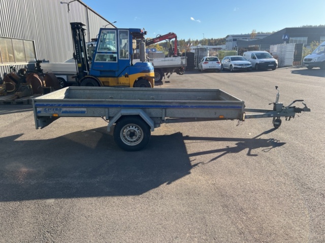 1351339-4 Släpvagn - Thule D1000