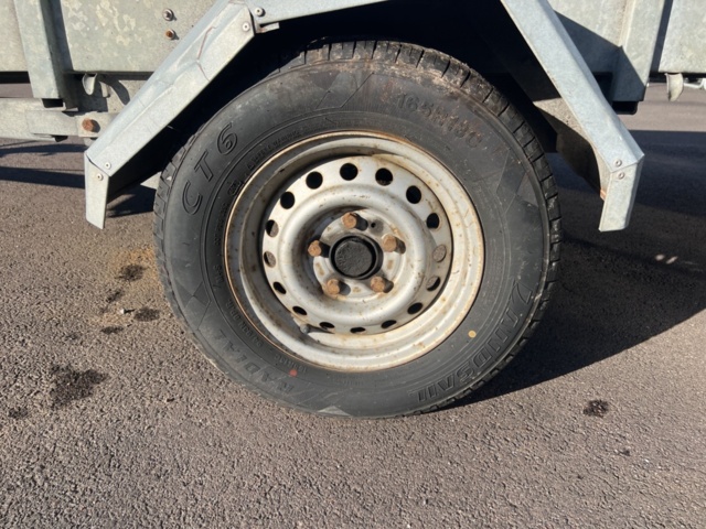 1351339-9 Släpvagn - Thule D1000