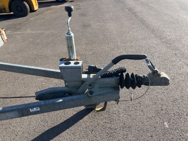 1351339-14 Släpvagn - Thule D1000