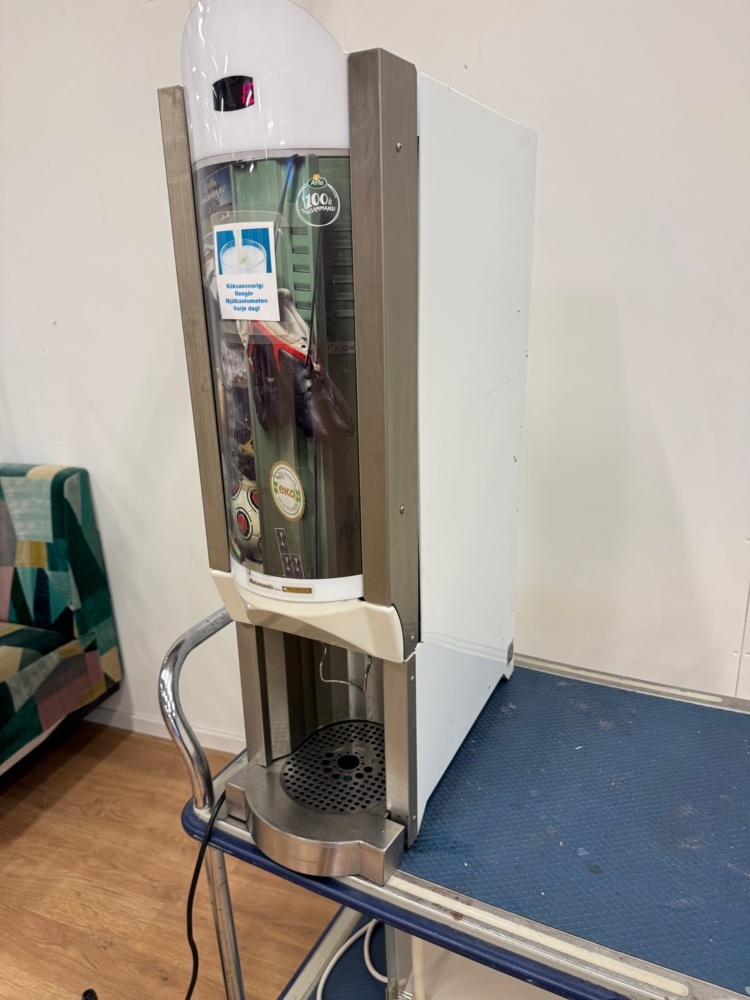 1199690-1 Autonomies milk cooler with spout for dispensing milk