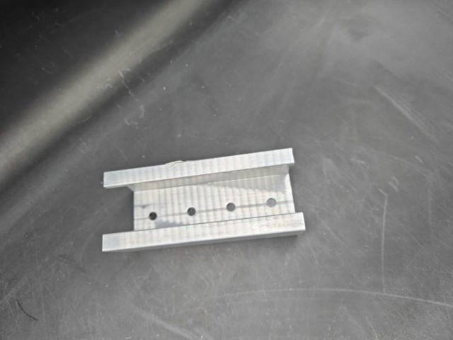 1432386-2 Trapetsprofil, 160 st aluminium 120 mm + EPDM – Van der Valk