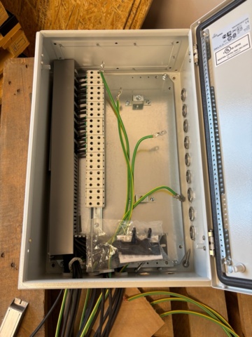 1435314-2 Komplett batterianläggning 88 kWh – 20 pallar med batterier & styrsystem