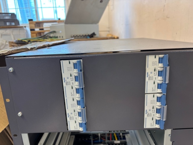 1435314-4 Komplett batterianläggning 88 kWh – 20 pallar med batterier & styrsystem